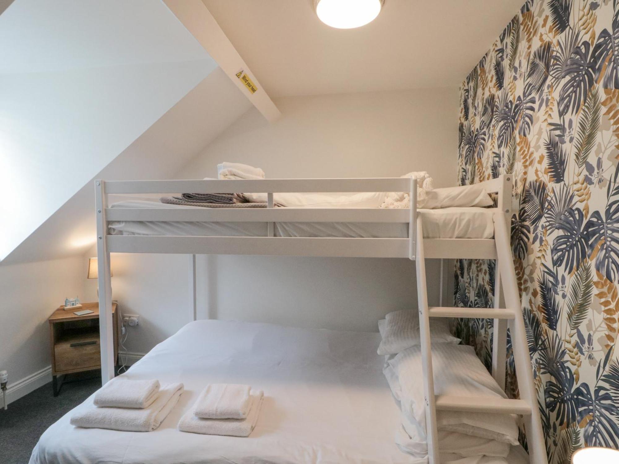 Апартаменты Ellerby Lane House Уитби Экстерьер фото